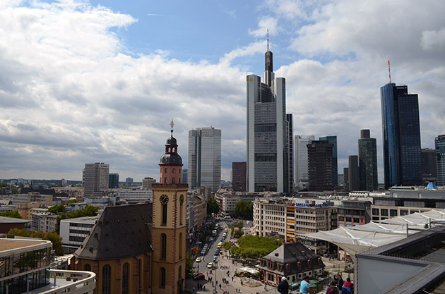 Vistas desde el centro comercial Zeilgalerie. Frankfurt am Main, 2015. Fuente: www.ritapouso.com